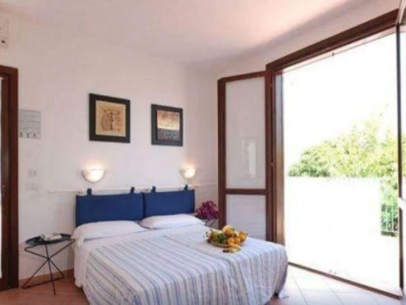 Hotel Club Santa Sabina Торре-Санта-Сабина Экстерьер фото
