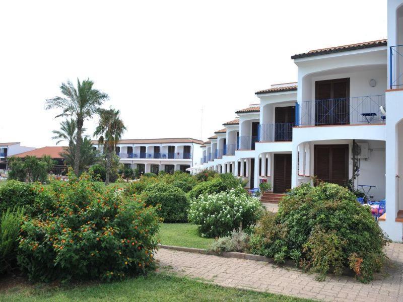 Hotel Club Santa Sabina Торре-Санта-Сабина Экстерьер фото