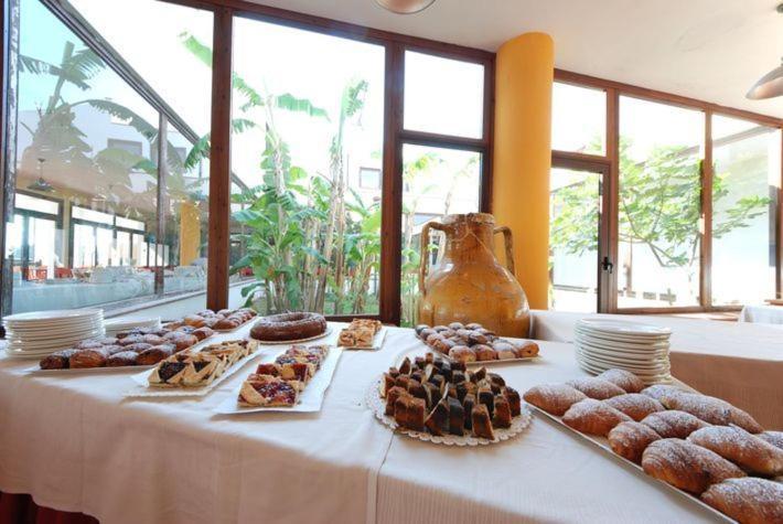 Hotel Club Santa Sabina Торре-Санта-Сабина Экстерьер фото